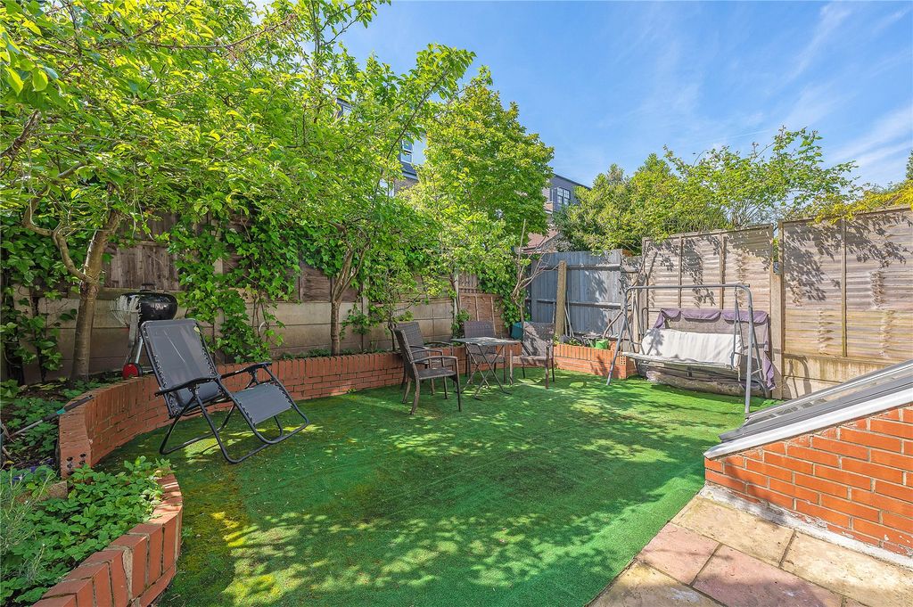 Property photo 3 of 16 Garden