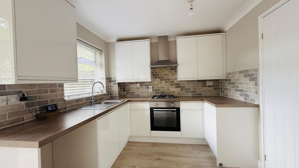 Property photo 3 of 16 5430706