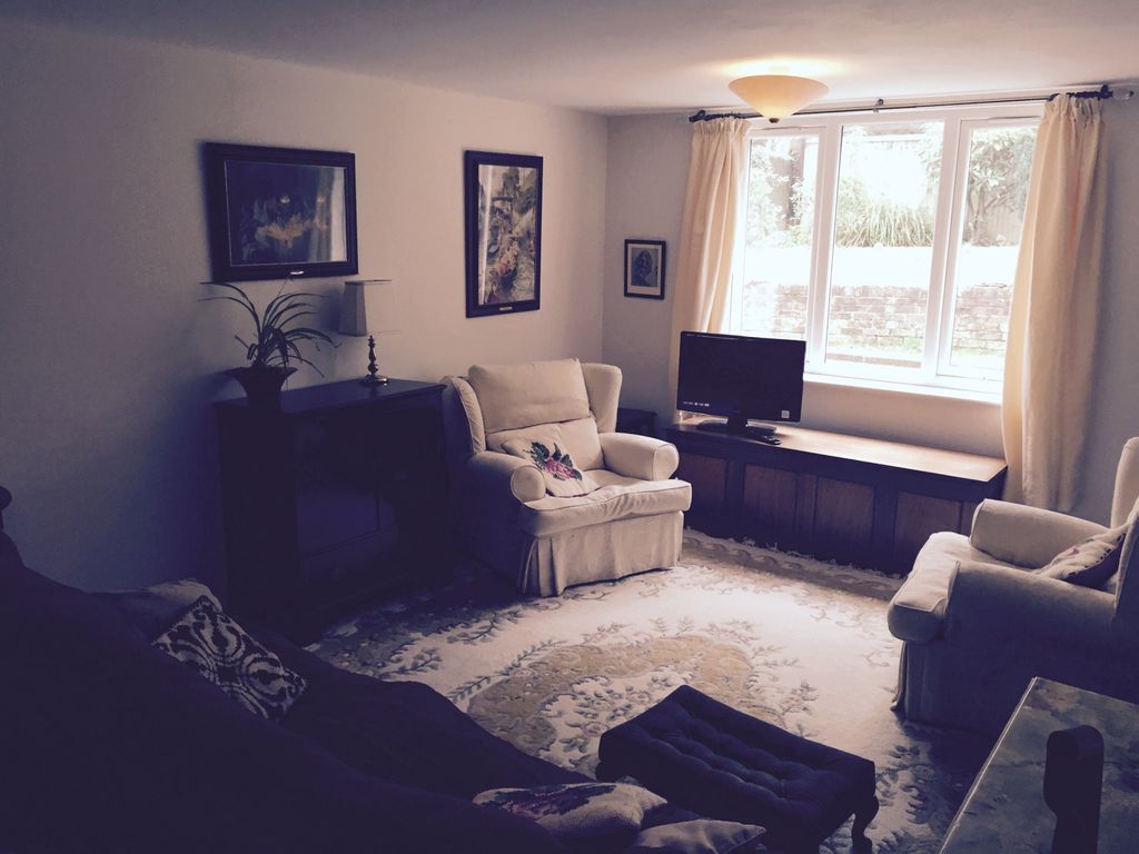 Property photo 2 of 4 Lounge