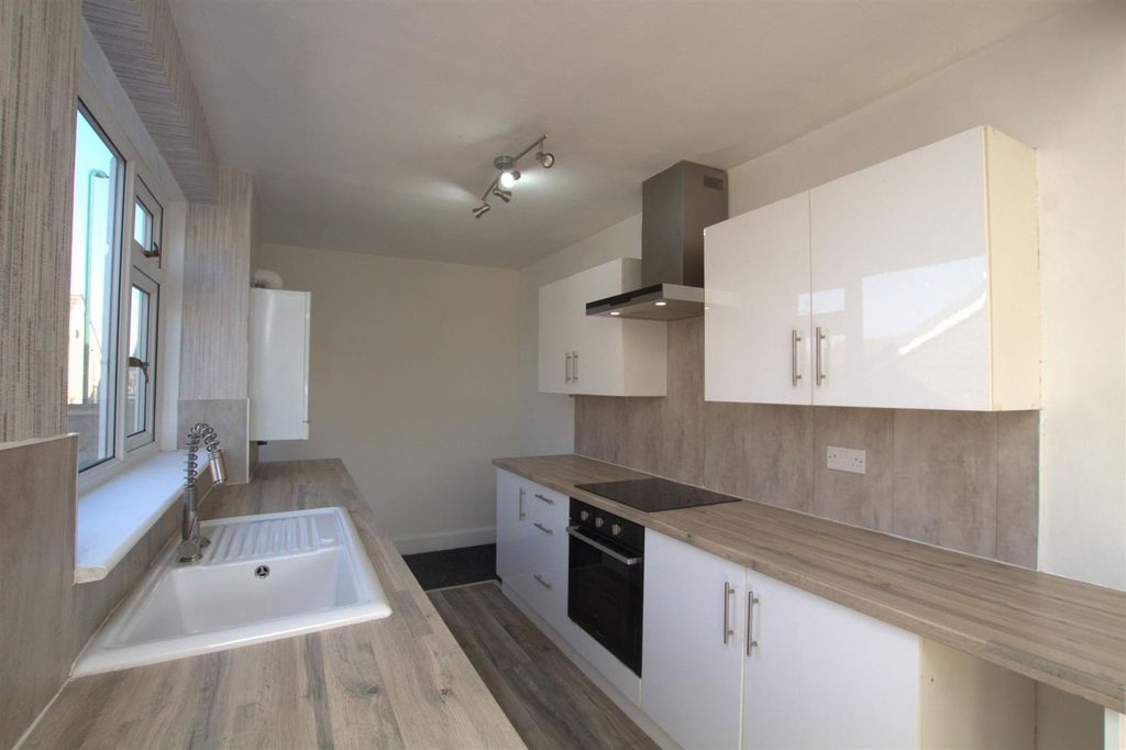 Property photo 3 of 9 Kitchen / Diner