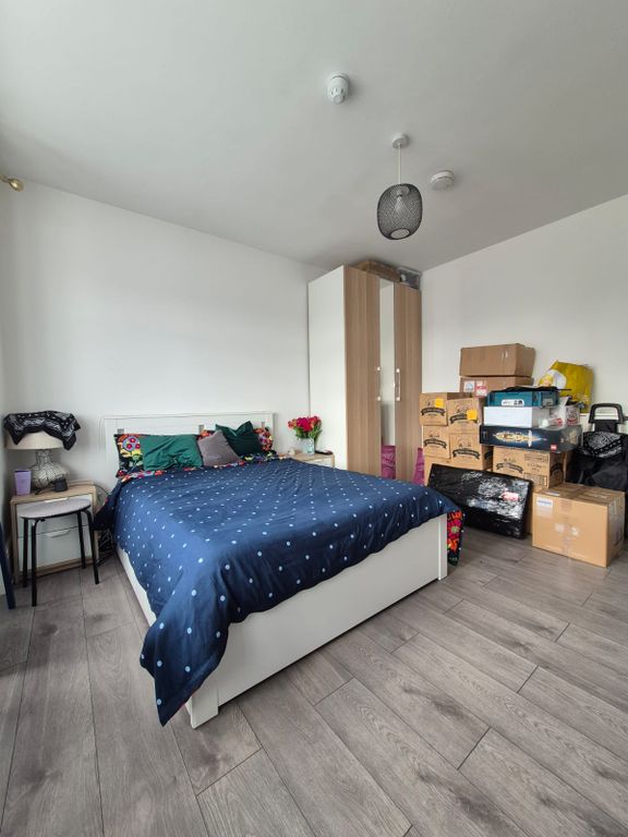 Property photo 1 of 5 A Newly Refurbished Studio Flat In Palmers Green