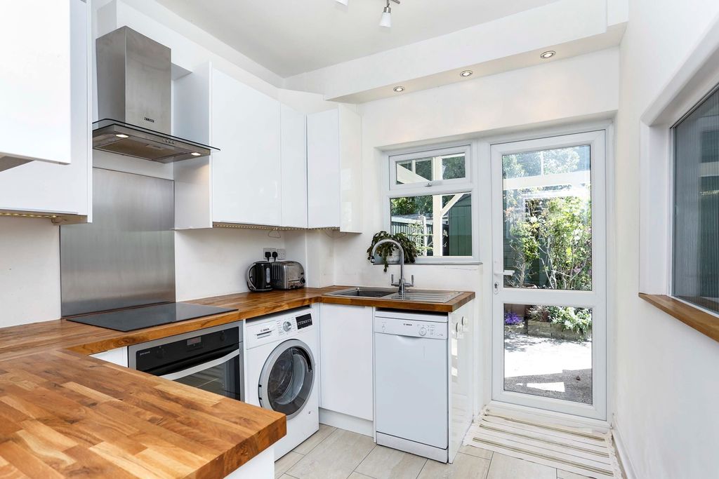 Property photo 3 of 10 Ef4A889A-A556-F11...