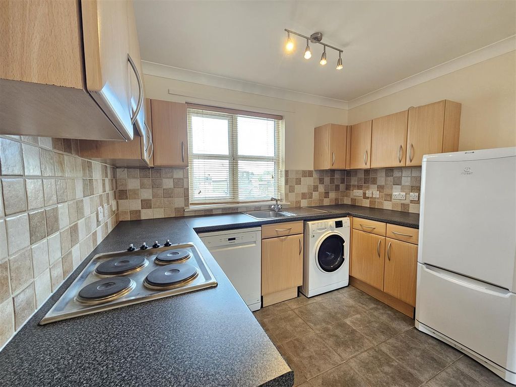 Property photo 1 of 8 Kitchen.Jpg