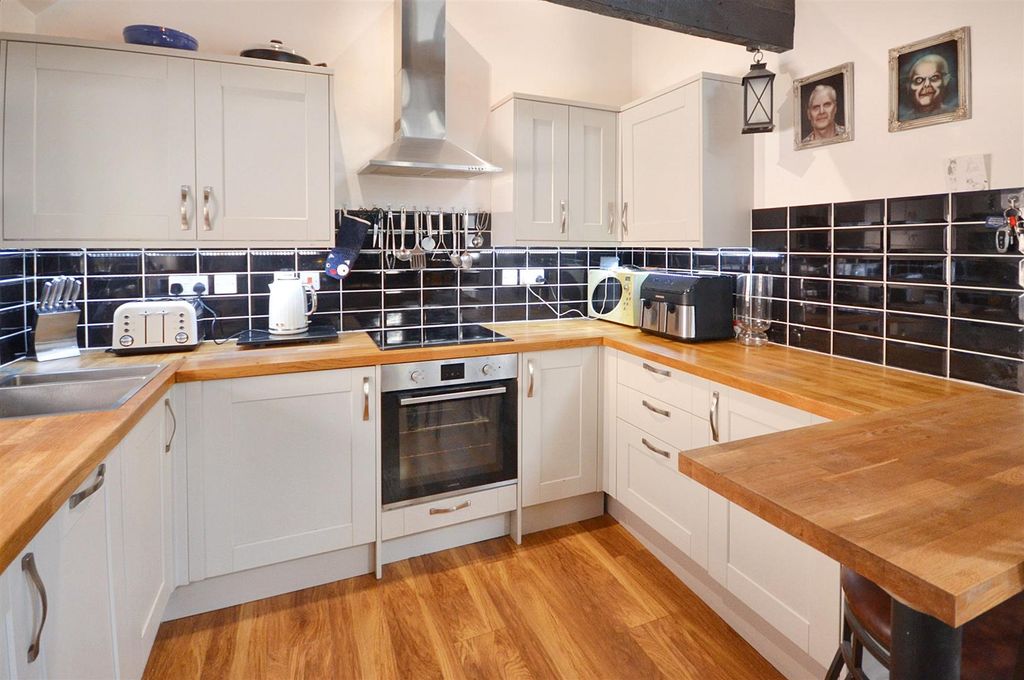 Property photo 3 of 12 Kitchen Area