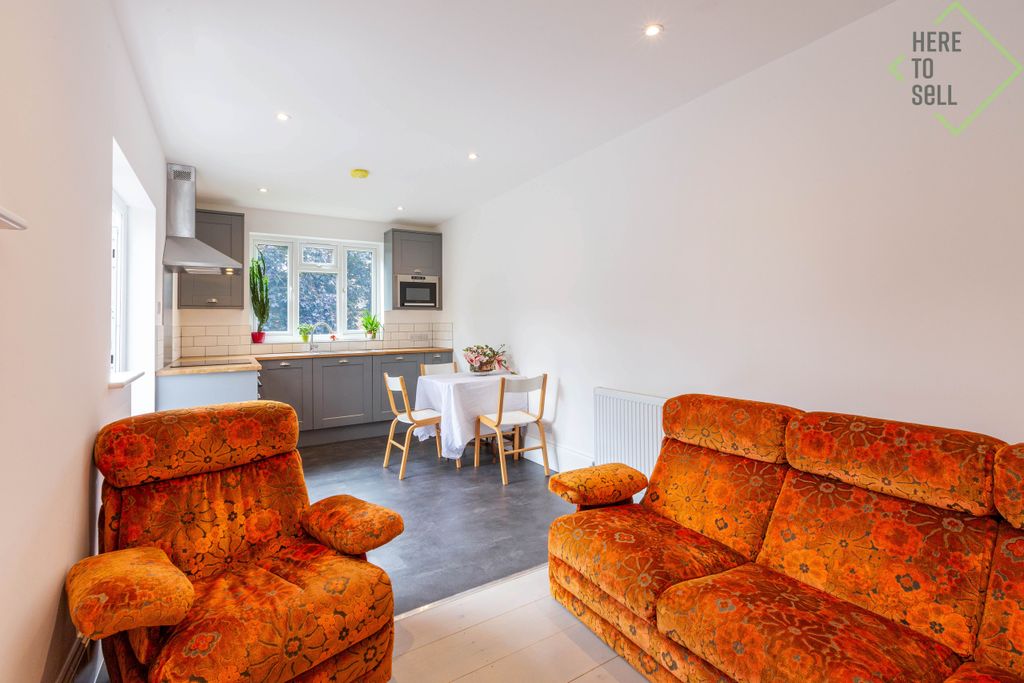 Property photo 2 of 17 47B Parkland Road, N22 6Su-3