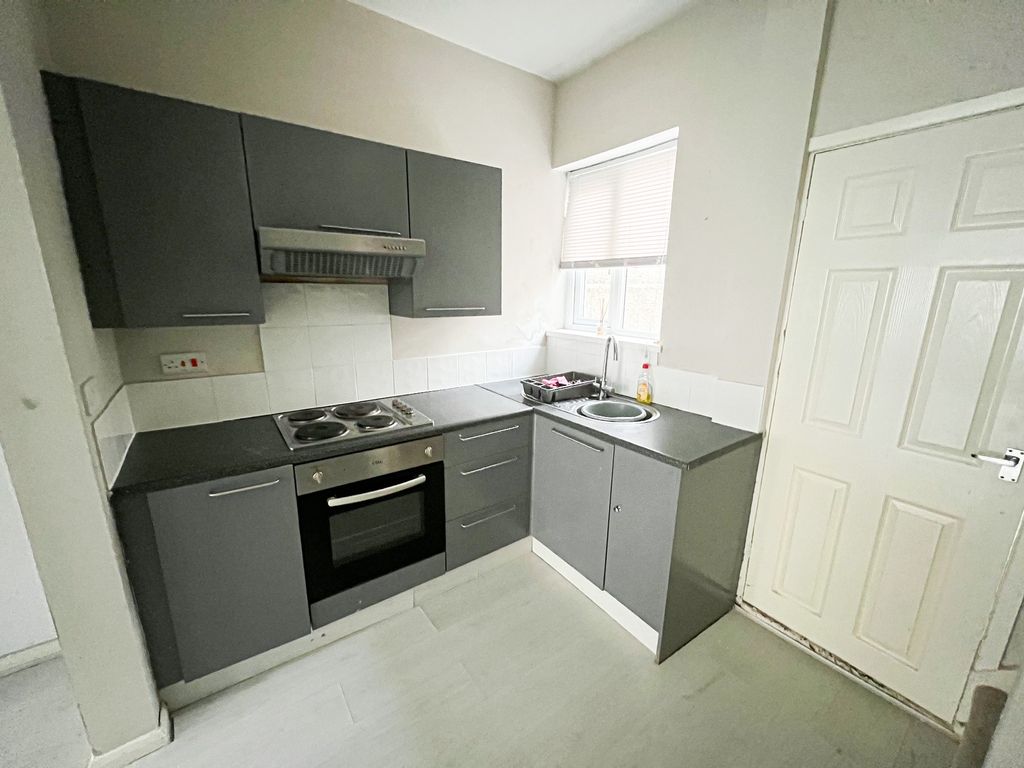 Property photo 2 of 7 Kitchen