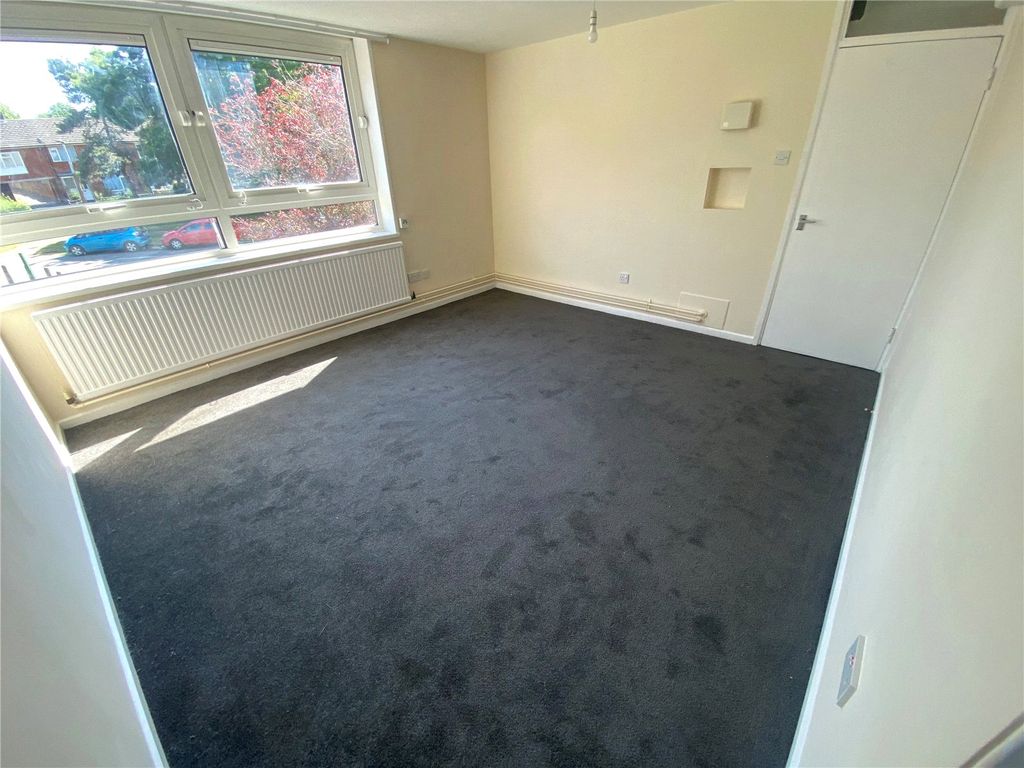 Property photo 3 of 12 Lounge