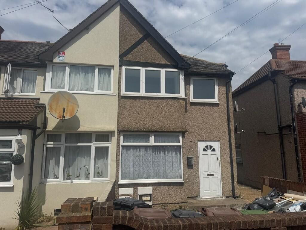 Property photo 1 of 6 Ms Estates Are Pleased To Present This Spacious One Bedroom Flat Available To Rent In Dagenham