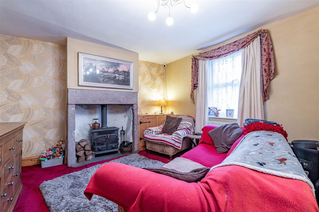 Property photo 2 of 15 Lounge