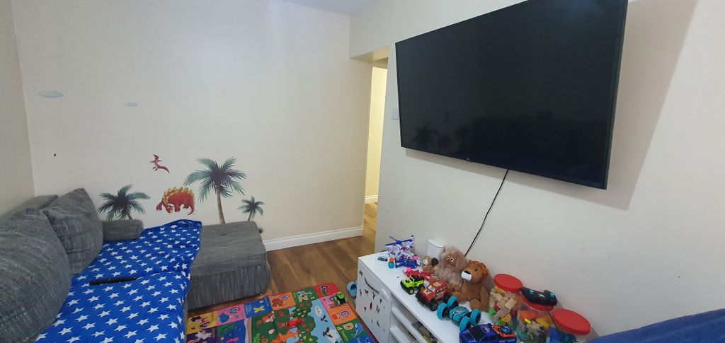 Property photo 1 of 11 Bedroom