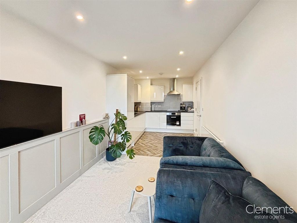 Property photo 3 of 14 720F038c-Photo 207-24-25 2C 2017 2054 2021.Jpg