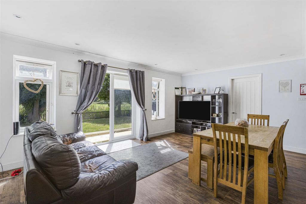 Property photo 3 of 41 6_36934.Jpg