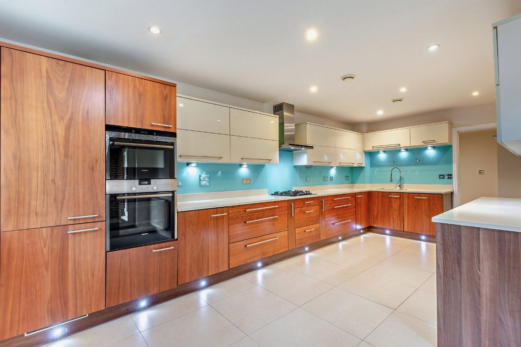 Property photo 2 of 15 Kitchen/Dining