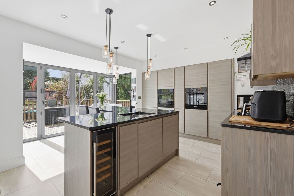 Property photo 1 of 30