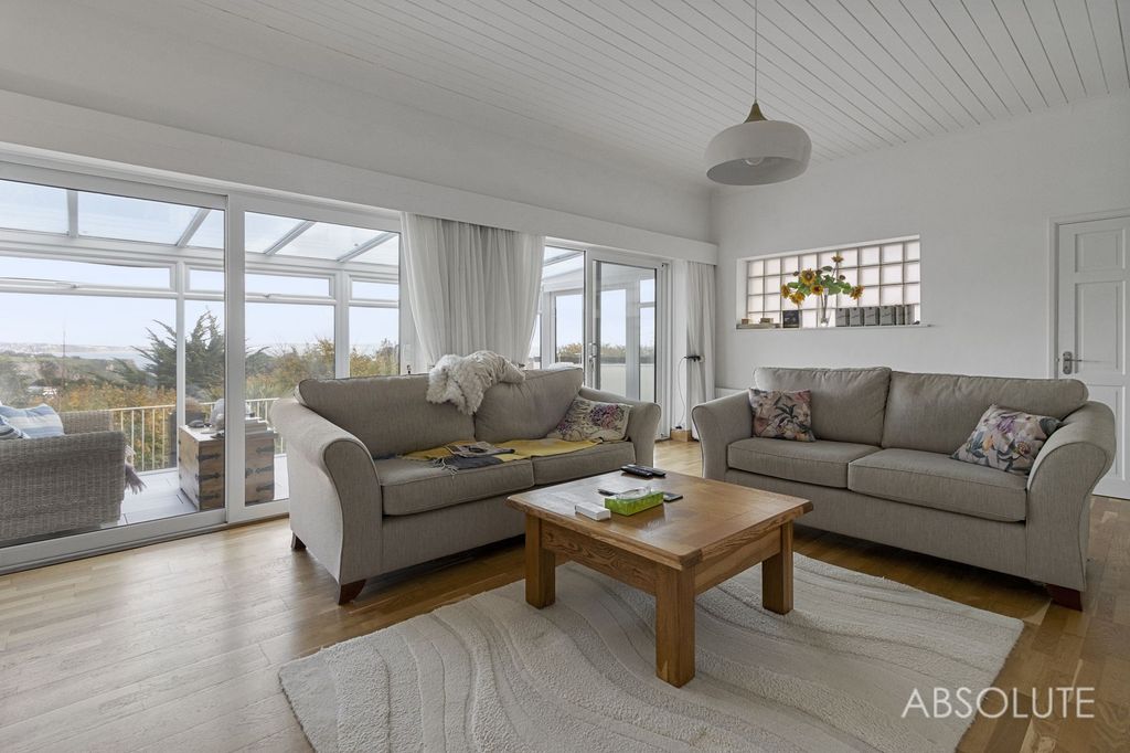 Property photo 2 of 25