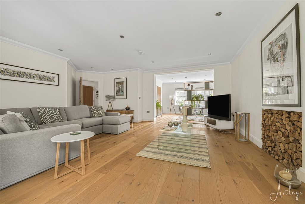 Property photo 2 of 39