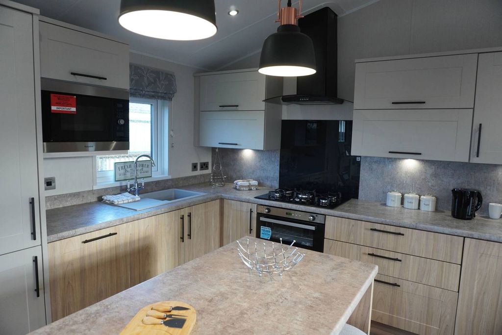 Property photo 3 of 55