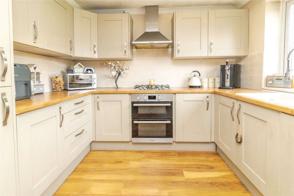 Property photo 2 of 17 Picture No. 13