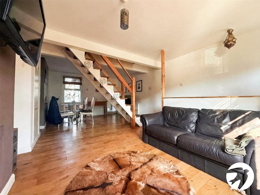 Property photo 3 of 17 Picture 3