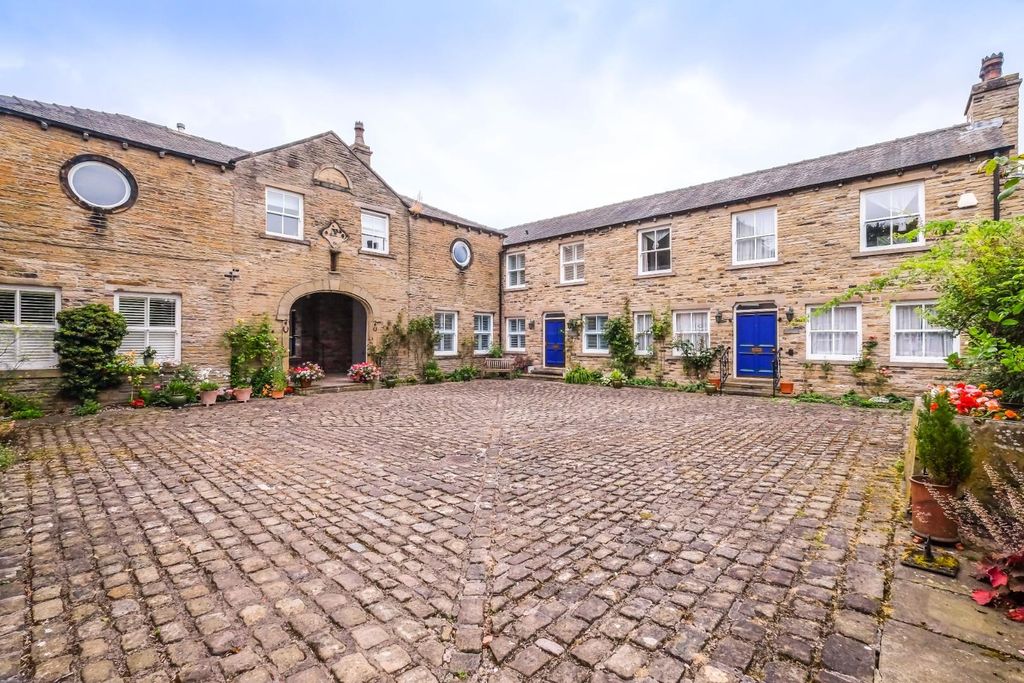 Property photo 1 of 36