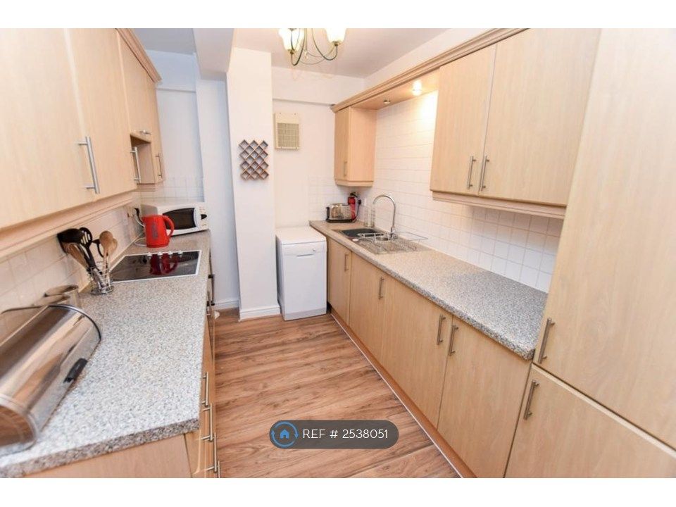 Property photo 3 of 9 Sharing Kitchen