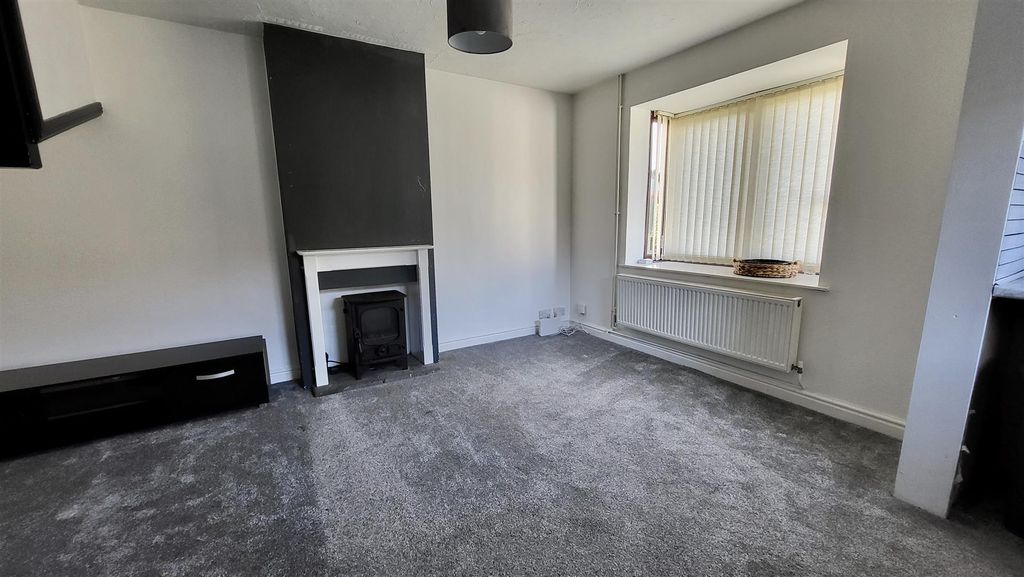 Property photo 2 of 6 Lounge/Kitchen