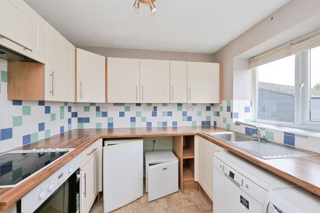 Property photo 3 of 12