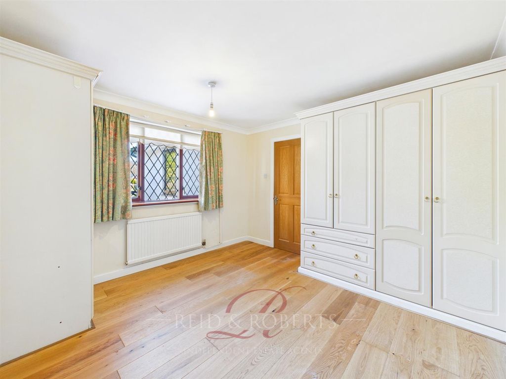 Property photo 3 of 33 Cam04884G0-Pr0133-Still028.Jpg