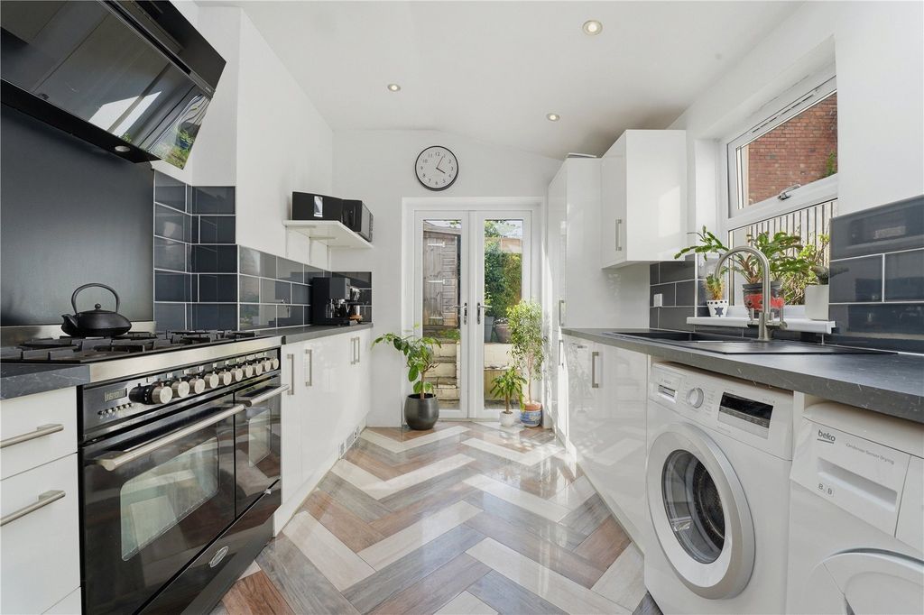 Property photo 2 of 19 Picture No. 27
