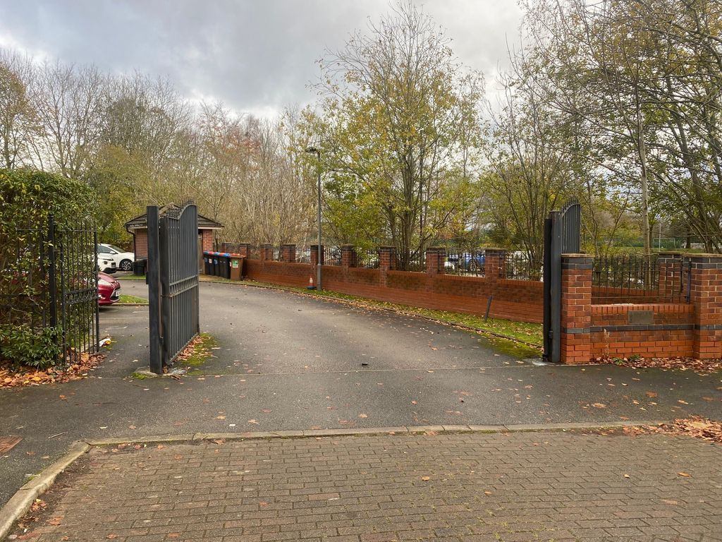 Property photo 2 of 11