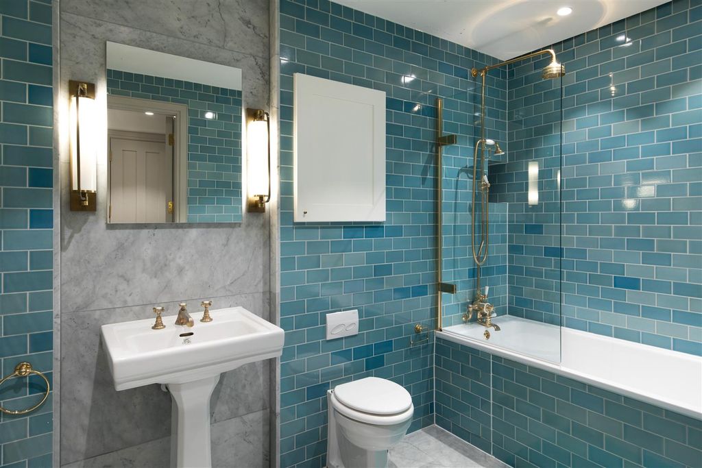 Property photo 2 of 20 Bathroom