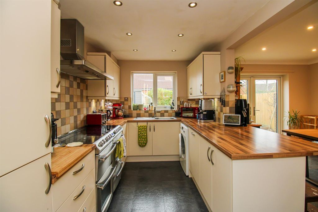 Property photo 2 of 16