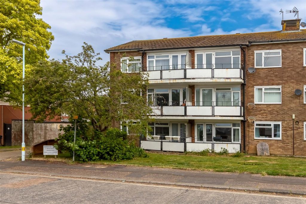 Property photo 1 of 12 Durringtons Gardens_13.Jpg