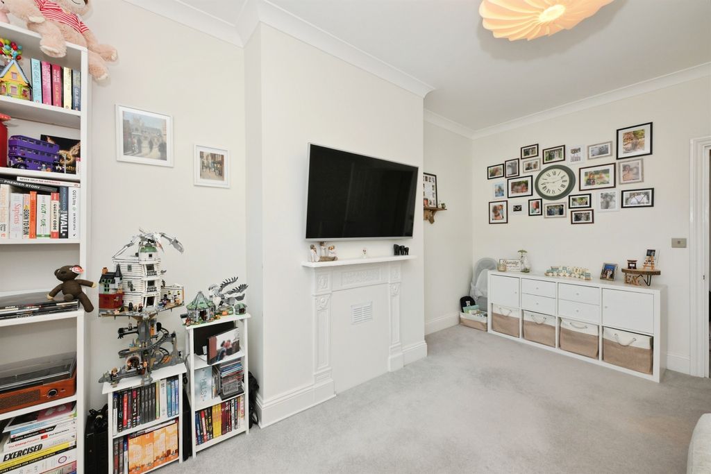 Property photo 2 of 17