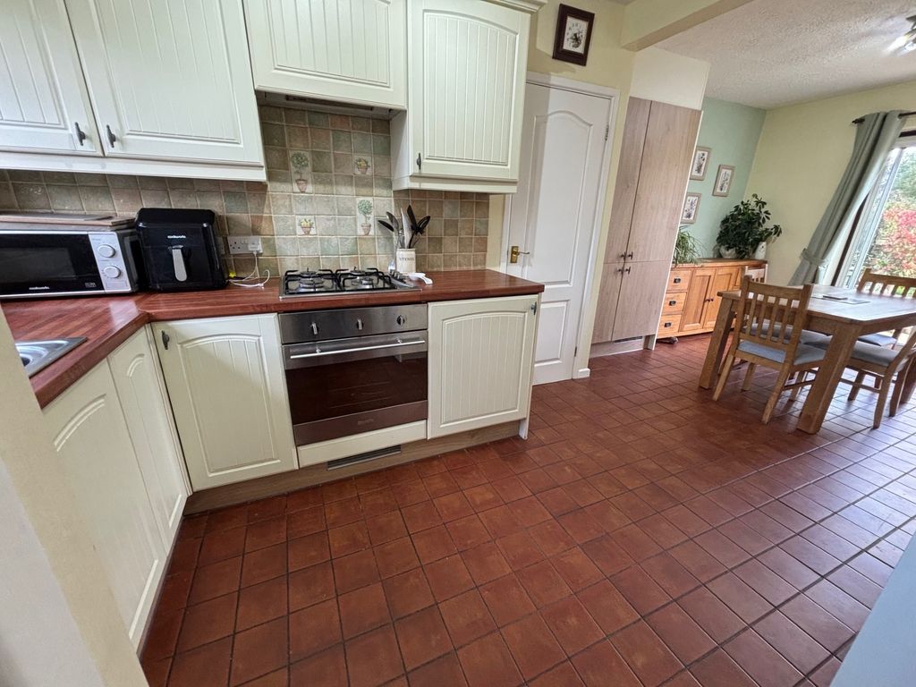 Property photo 2 of 7 Photo 6