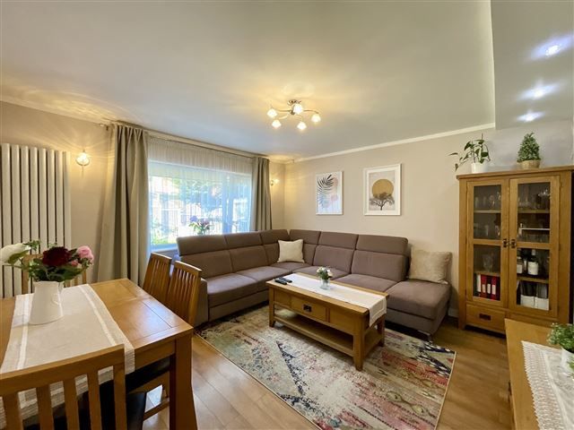Property photo 3 of 21 Lounge
