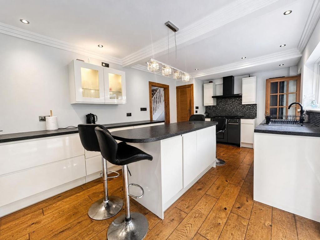 Property photo 2 of 17 Kitchen