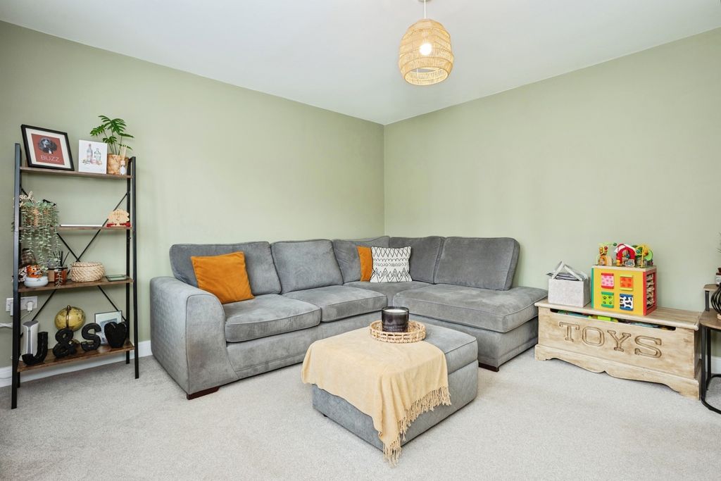 Property photo 2 of 17 Living Room