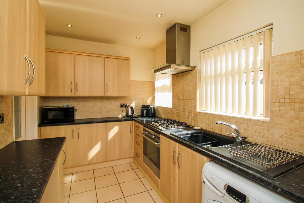 Property photo 2 of 13