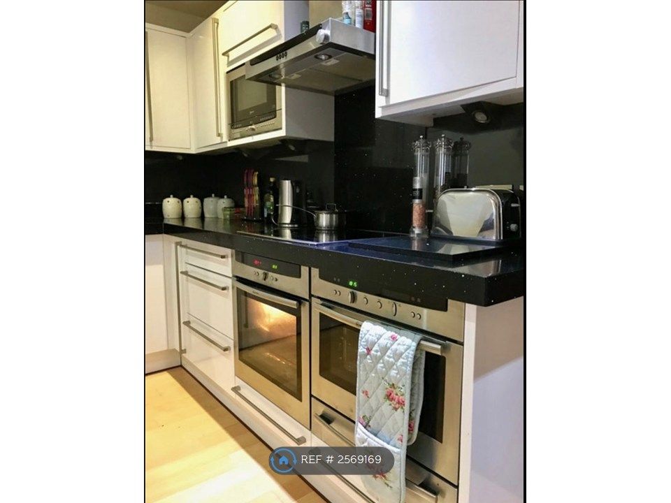 Property photo 3 of 8 Kitchen