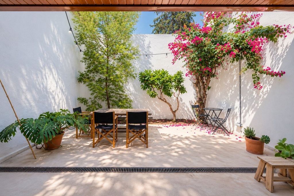 Property photo 1 of 40 Wonderful And Charming Property With A Private Garden In Gracia