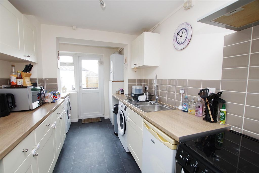 Property photo 3 of 13 Kitchen