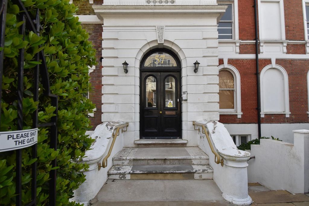 Property photo 1 of 13 Entrance