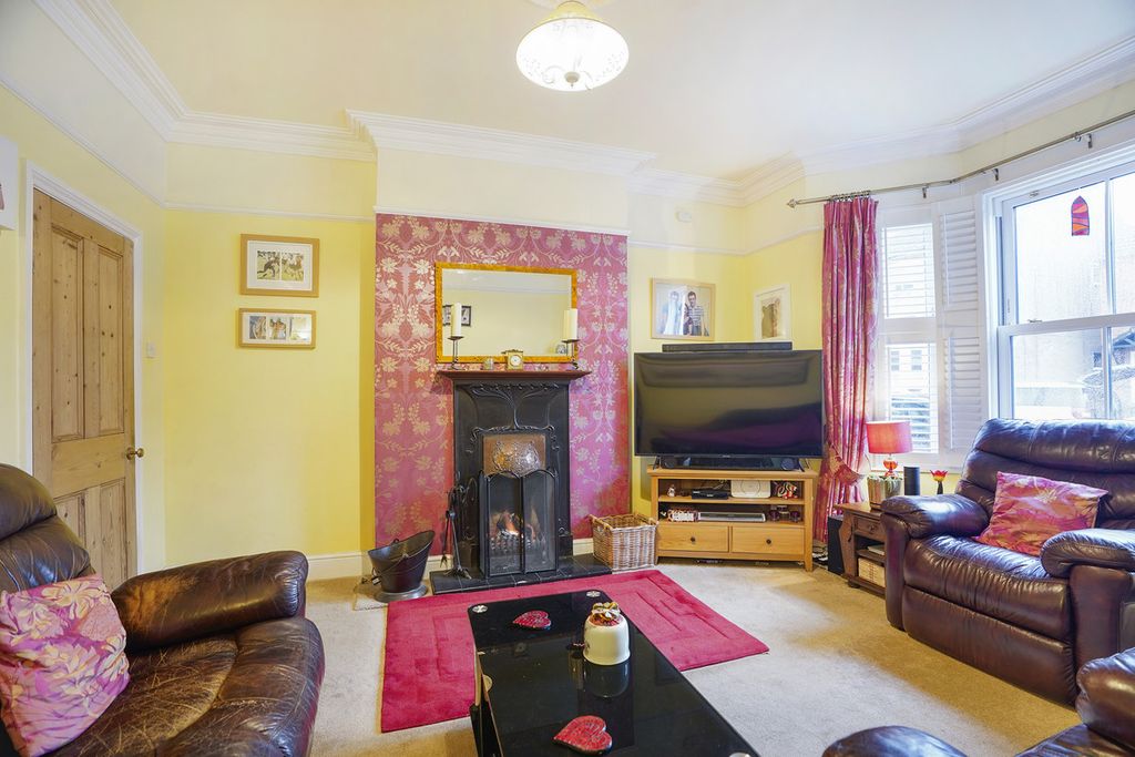 Property photo 2 of 26