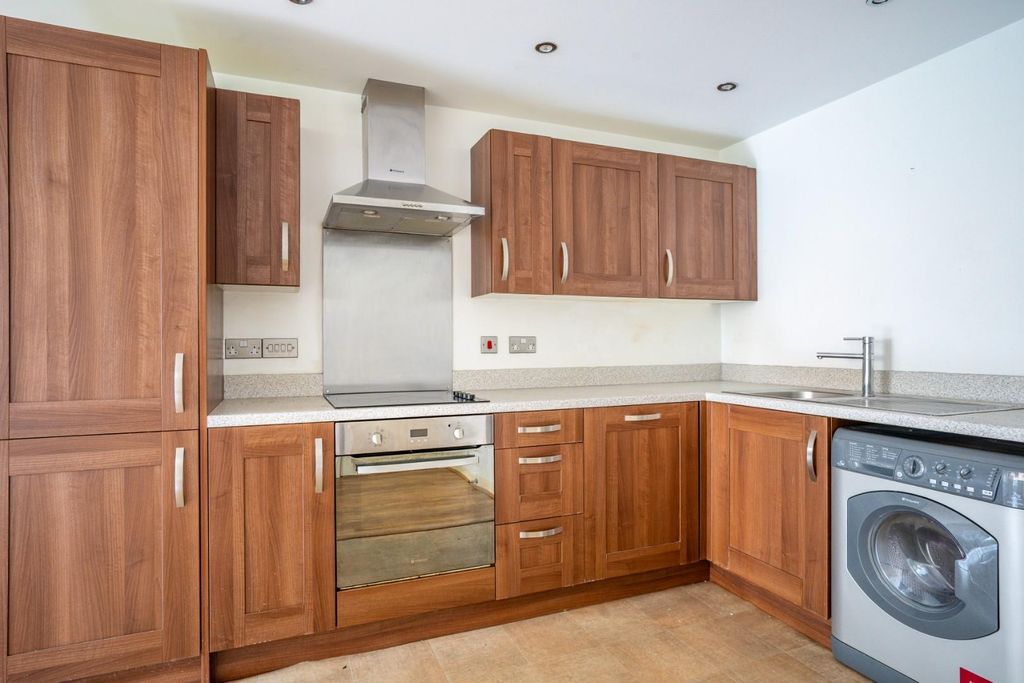 Property photo 3 of 12 Kitchen