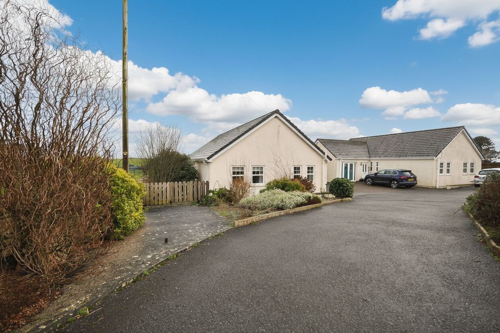 Property photo 3 of 23