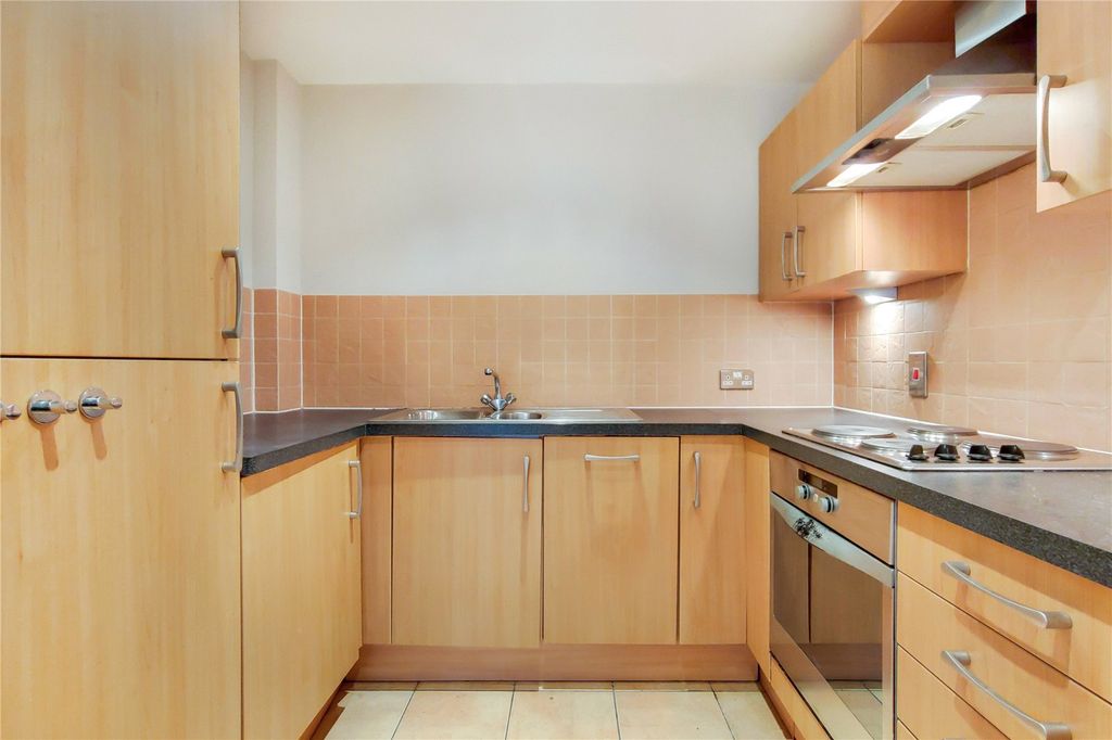 Property photo 3 of 12 Kitchen.