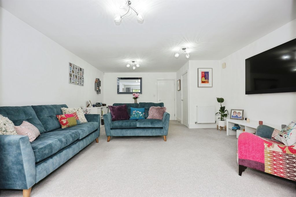 Property photo 2 of 18
