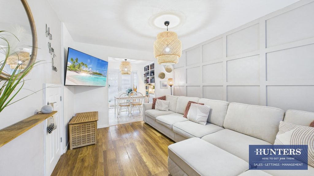 Property photo 3 of 20 Living Room