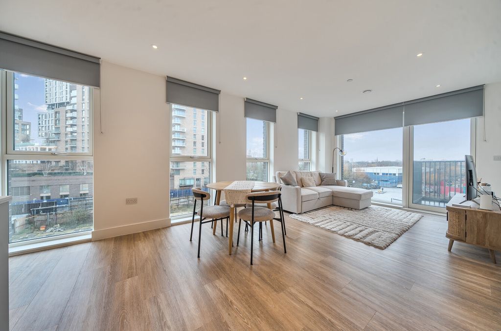 Property photo 2 of 15 1405060-4-697c938...